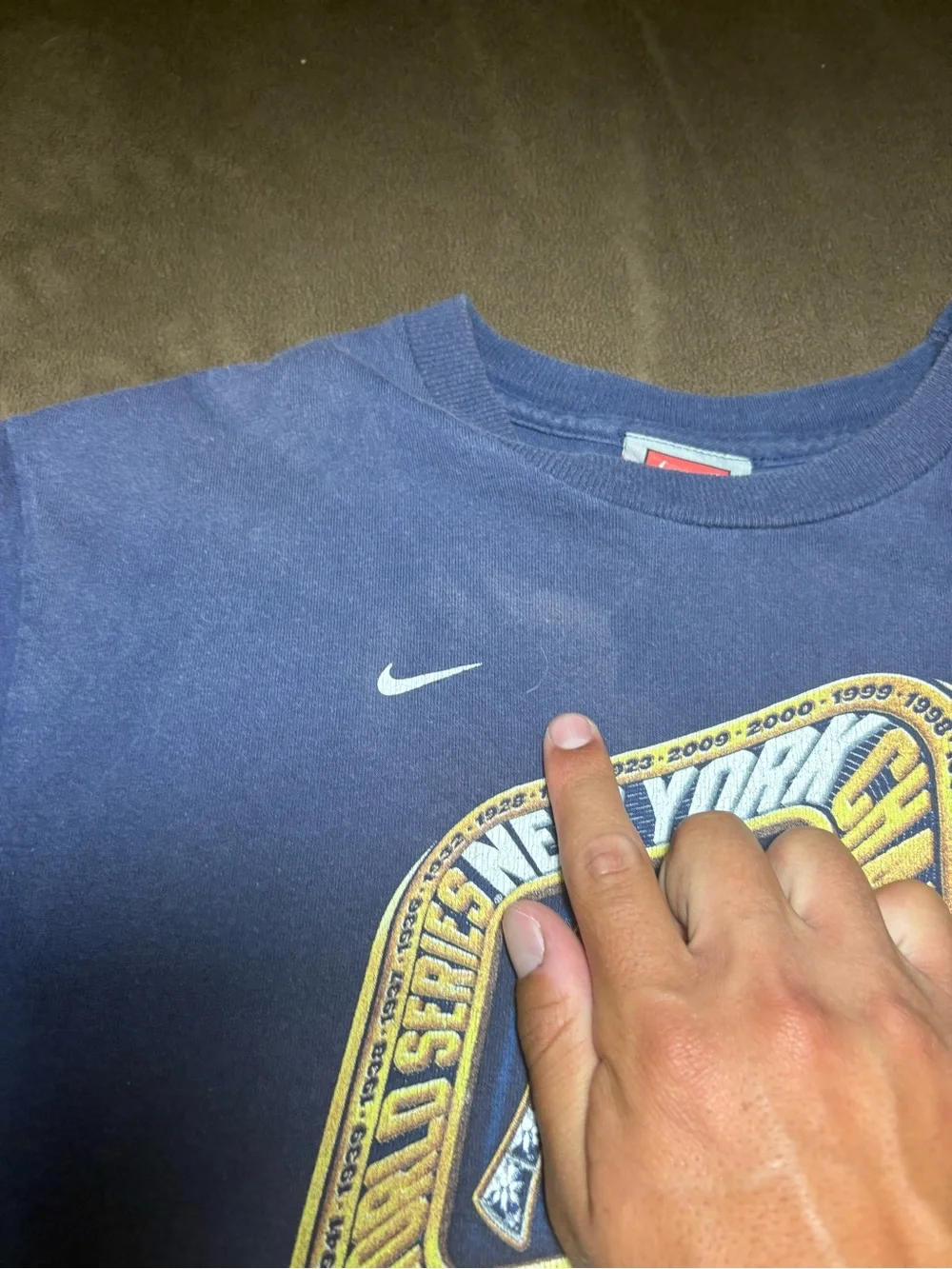 Nike New York Yankees World Series Champions Graphic Tee – Size: Youth Large